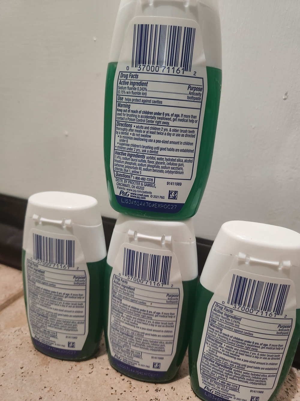 Crest Scope Outlast Toothpaste - Picture 2 of 3